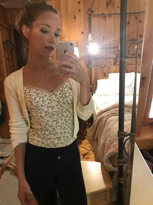 Thumbnail Mirror Selfie Moments: Reflecting Beauty with Confidence - lilydenuit