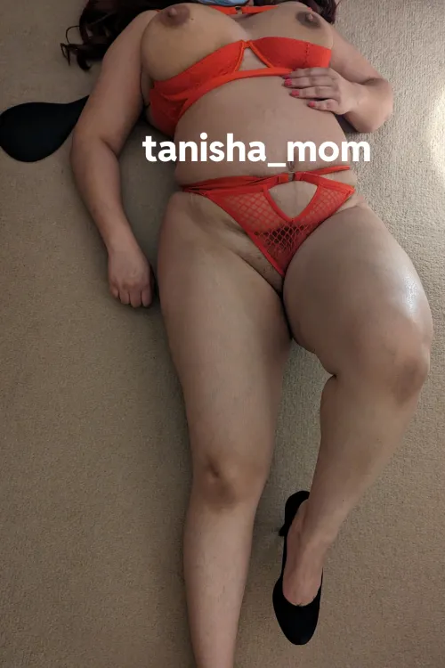 Thumbnail Exploring Superior Relationships with tanisha_mom in raceplay Domain