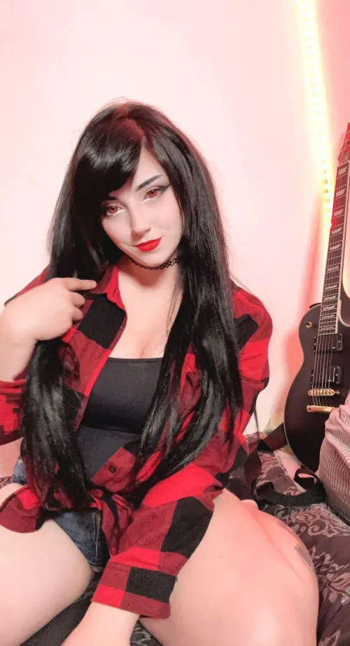 Thumbnail Kuroxkitsune Impresses with Marceline Cosplay in the cosplaygirls