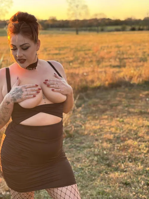 Thumbnail Tattooed Moms: FaeHousewife Asks 'Do You Like Moms with Tattoos' in MILFs