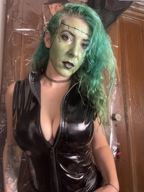 Thumbnail sirenskiss3 Turns Monster Goth with Latex | Enjoy bigtiddygothgf