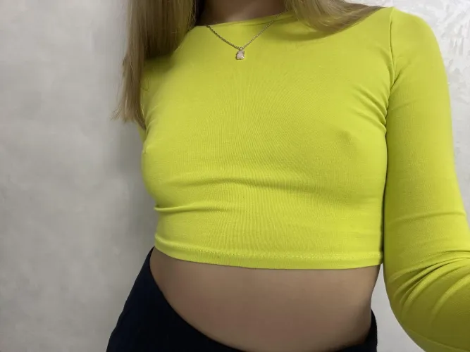 Thumbnail EasyAwareness5902 Returns with Captivating Croptop Styles