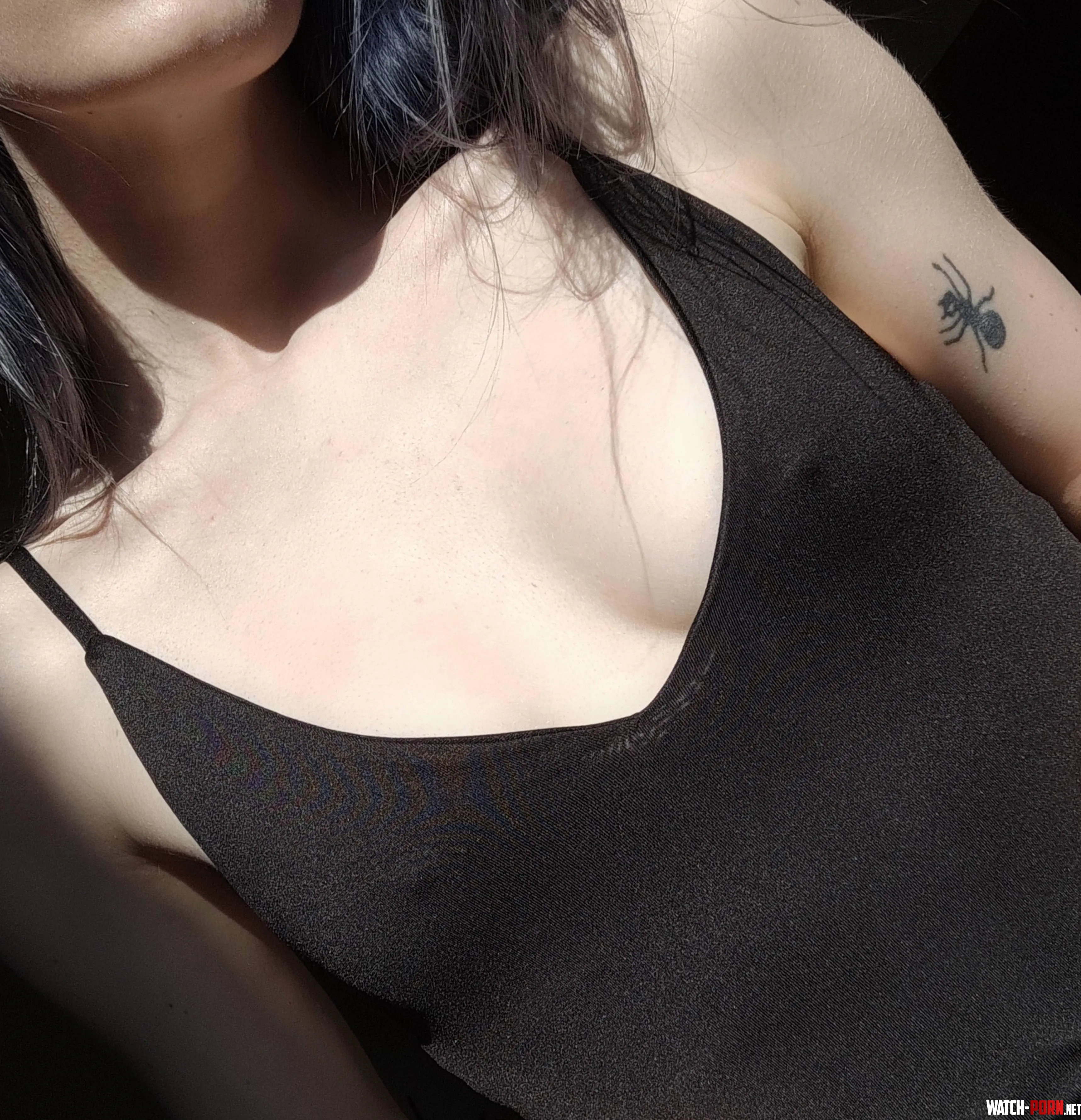 A thin top with no bra let my nipples be seen by hailey_cute