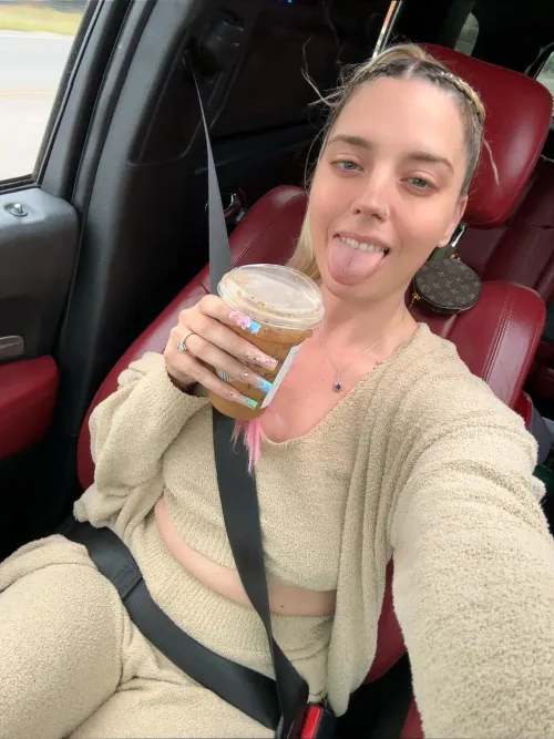 Thumbnail Lacykaye111: Coffee and Back Scratch Cravings