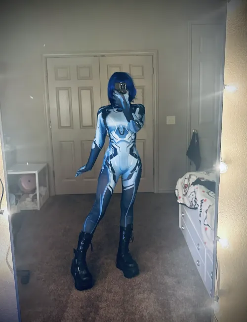 Thumbnail Cosplay Cortana from Halo 3: A Stunning Recreation by lilgoblincub