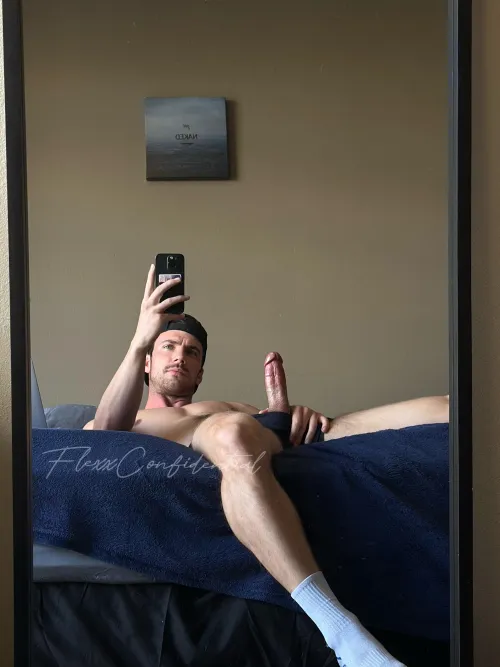 Thumbnail Comfortable Spot: ConfidentialPhysique's Relaxation Moment | broslikeus