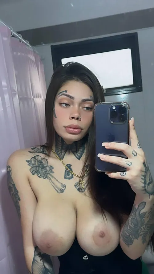 Thumbnail JuiceBoosy: Big and Natural - The Ultimate PunkGirls Beauty