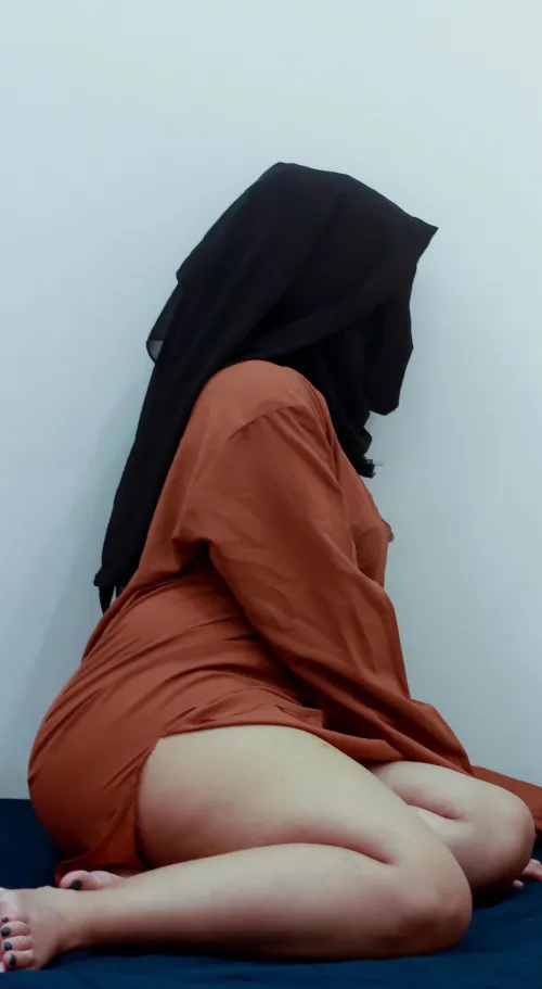 Thumbnail LunaLutsch's Provocative View on Forward Arab Girls