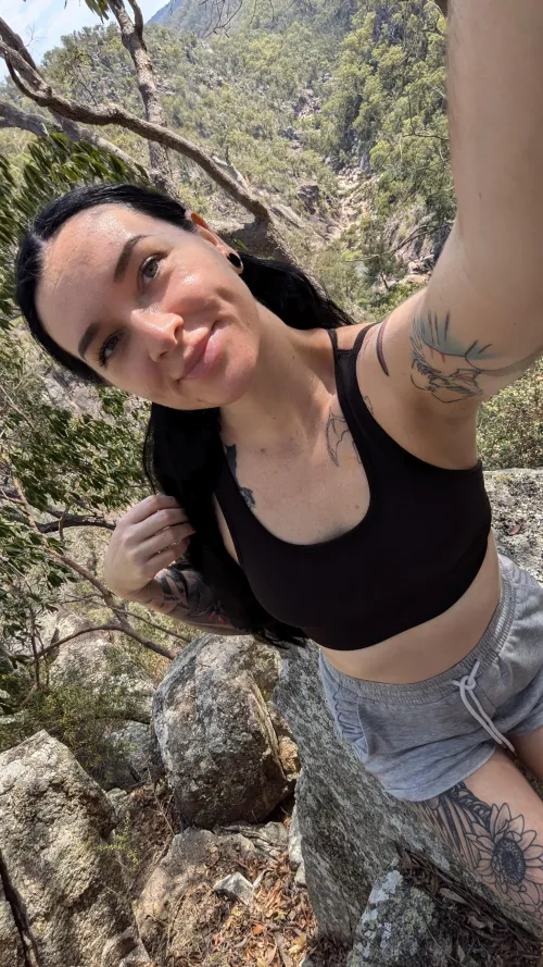 Thumbnail MissRiahxo Enjoys Hiking and Scenic Views Activities - obsf Lifestyle