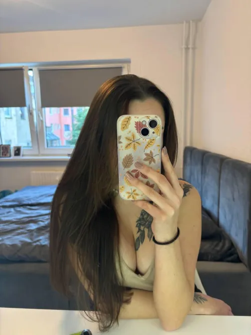 Thumbnail Mirror Selfie Magic: Alina-g03 Says 'Hello There'