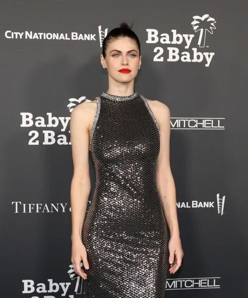 Thumbnail Alexandra Daddario: The Epitome of Gentleman's Elegance