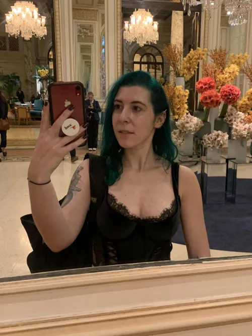 Thumbnail sirenskiss3 Captures Lobby Vibes in Stylish Mirror Selfie