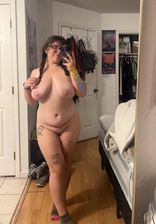 Thumbnail Milf Curves at 24: Hot & Confident by meganfayy