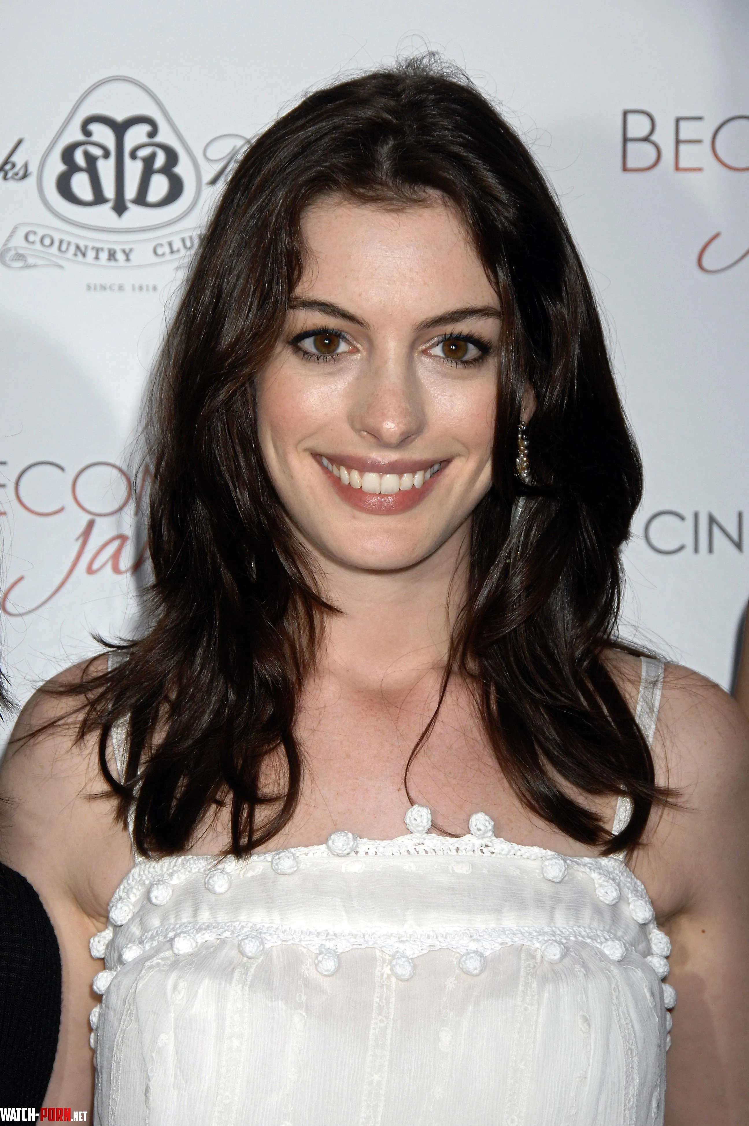 Anne Hathaway by oblique_shockwave