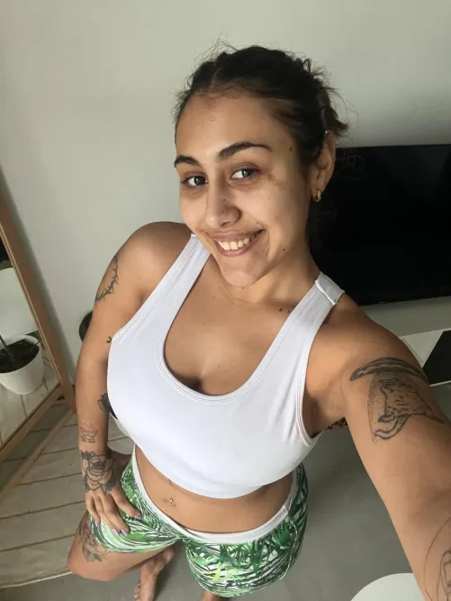 Thumbnail BabygirlFlora_xo: Happy Humpday Just Got Home from the Gym | Category: Crop Top Girls