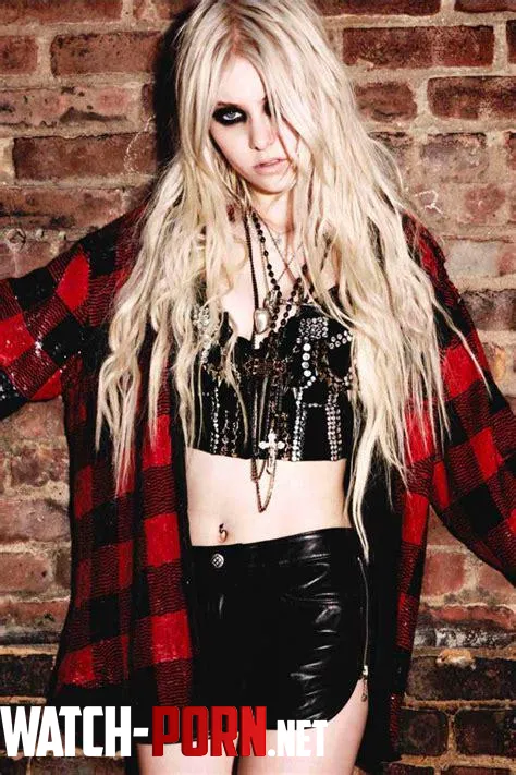 Taylor Momsen is a goddess  by SniperDemon228