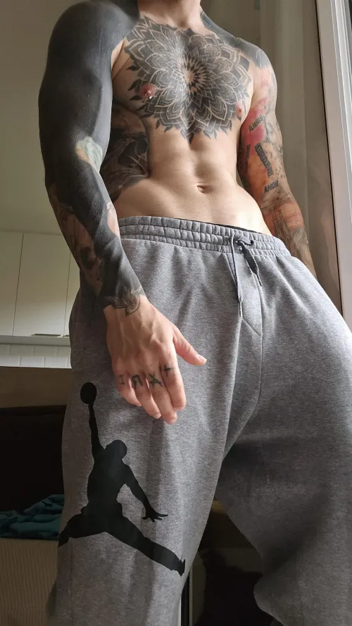 Thumbnail Hot Guys with Tattoos: Spreading Happiness This Week! - wonderinkboy