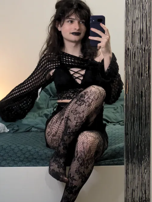 Thumbnail Fishnet Enthusiast: Exploring femboy Style with Milthy_Ave