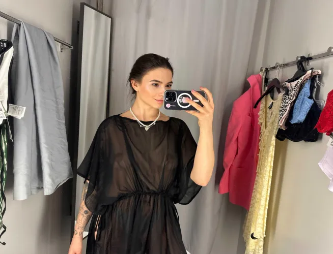 Thumbnail Sizzling Selfies: Adventure in Shopping with caramelsambuca