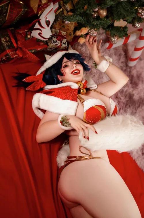 Thumbnail Christmas Ahri Cosplay by Kuroitsune - Festive Fun in Cosplaybutts