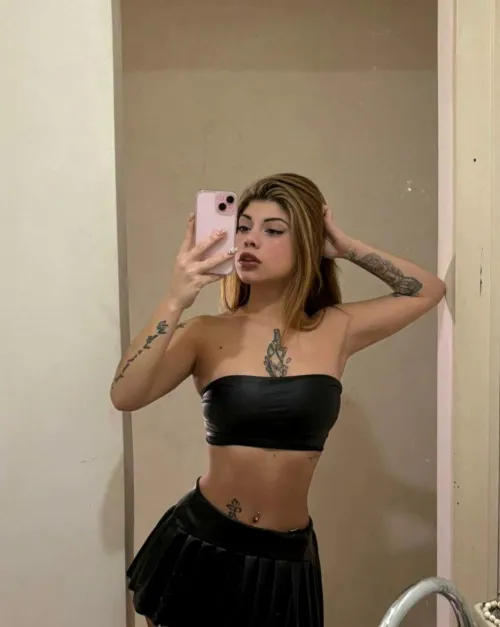 Thumbnail Mirror Selfie Vibes: animeebaddie's F18 Essence | croptopgirls