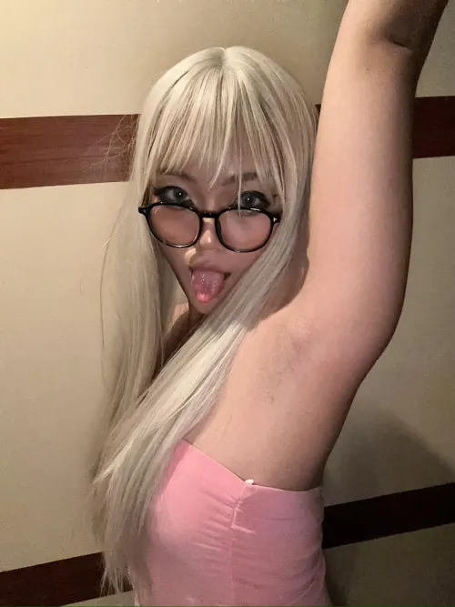 Thumbnail Showing a Soft Side with My Armpits Peek Out - classygirls Article