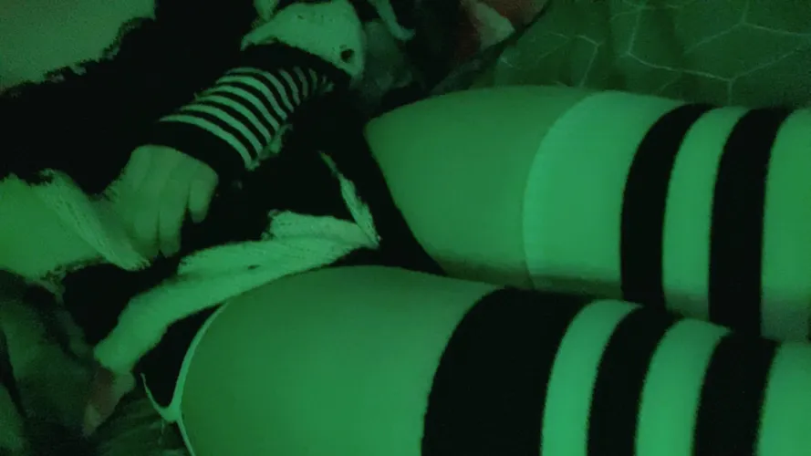 Thumbnail Emporer_Catacus's Unique Mix: Green Lights and Thick Thighs - A Stylish Femboy