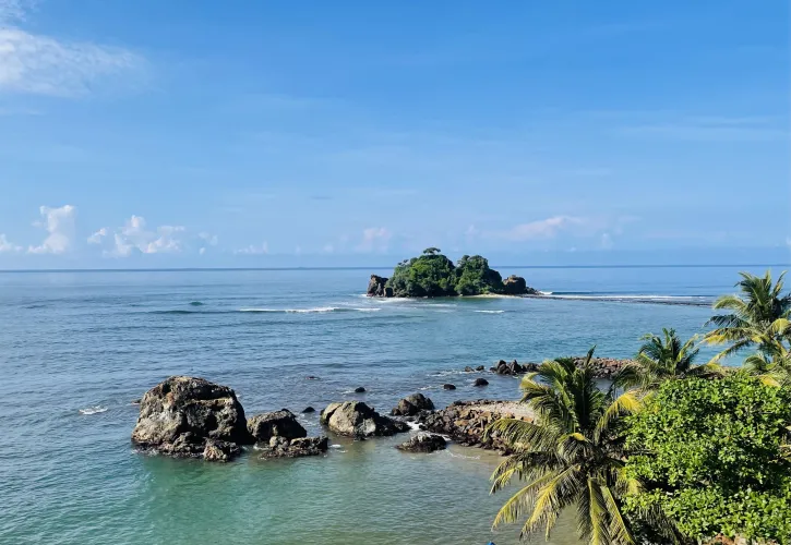 Thumbnail Unawatuna Beach, Srilanka: A Tropical Escape | Distinct_Bar_3623