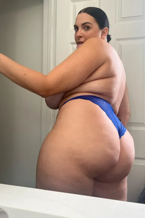 Thumbnail Sav_brooke's Perfect View: Witnessing a Hot Ass Essence