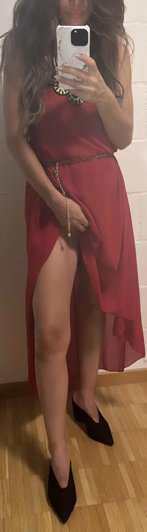 Thumbnail Red Dresses & Heels: The Ultimate Sexy Ensemble