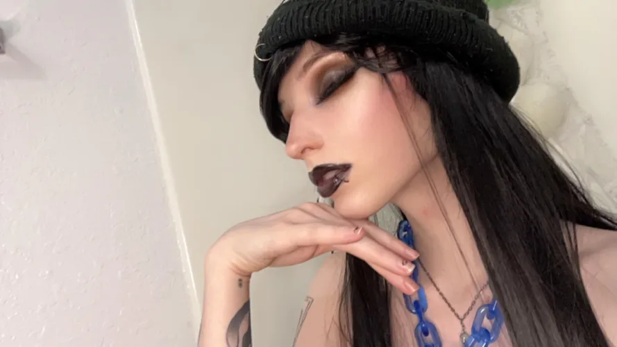 Thumbnail Goddess Side Profile: An Artistic Portrayal of Beauty | yourstoner | PunkGirls