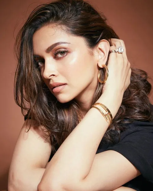 Thumbnail James007BondUK Presents: Deepika Padukone's Glamour