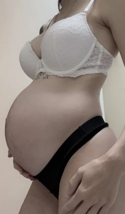 Thumbnail Pregnancy Beauty: 32 Weeks into PreggoPorn Wonderland by mothbonesx