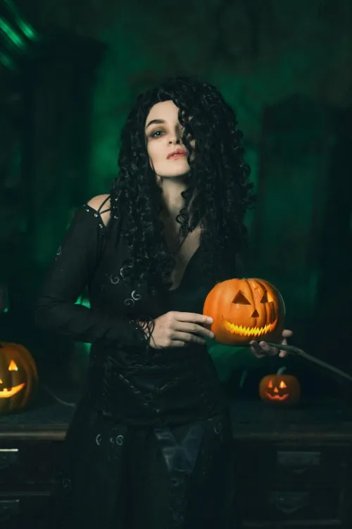 Thumbnail Sophie_Katssby Dazzles with Bellatrix Lestrange Cosplay Delight