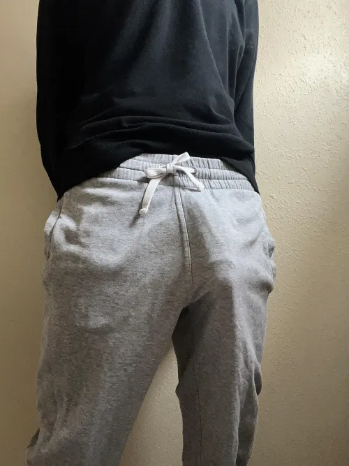 Thumbnail Gray Sweats at the Gym: Stay Comfy & Stylish with Jakzum in Bulges