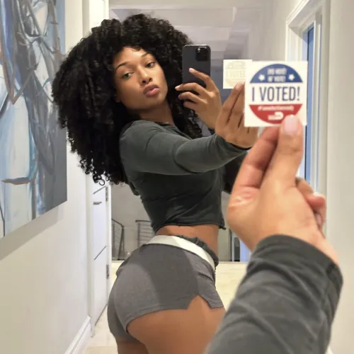 Thumbnail Ooperatur's HipHopGoneWild: Megan Thee Stallion Booty Selfie