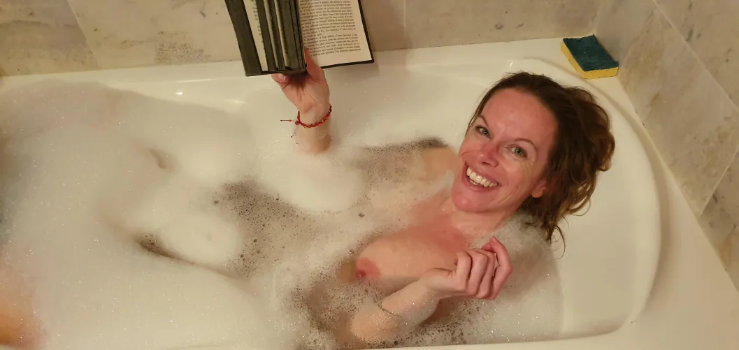 Thumbnail Bath Time MILFs: Reading Sensuality in RockSpecialist222's World