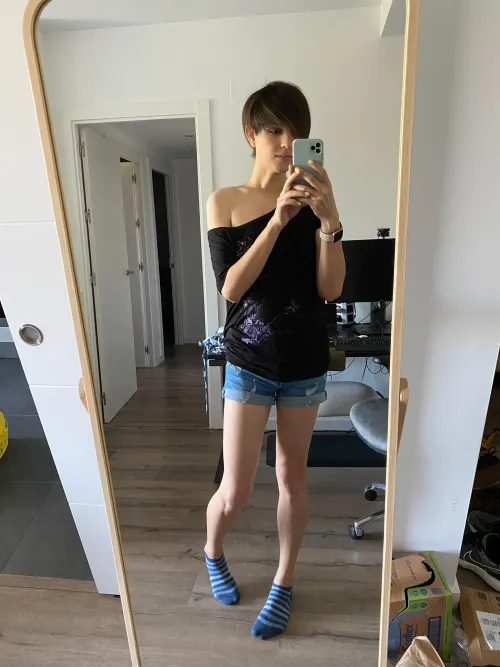 Thumbnail LilFemboyka: Cute Summer Looks for Autumn in femboy Category