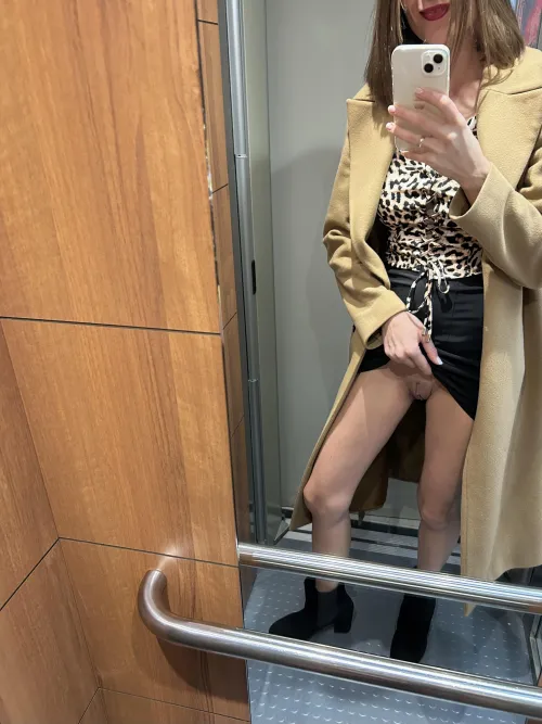 Thumbnail Chloethewife Chronicles Being a 'Savage' in an Office Setting | Upskirt