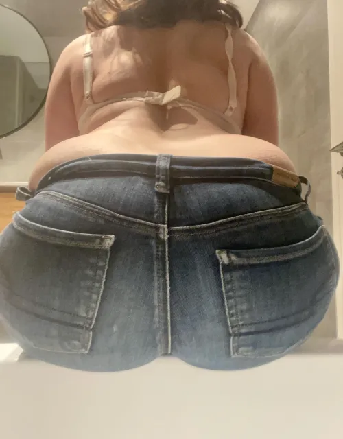 Thumbnail Bursting Out! FatteningPrincess Shares Pant Problem