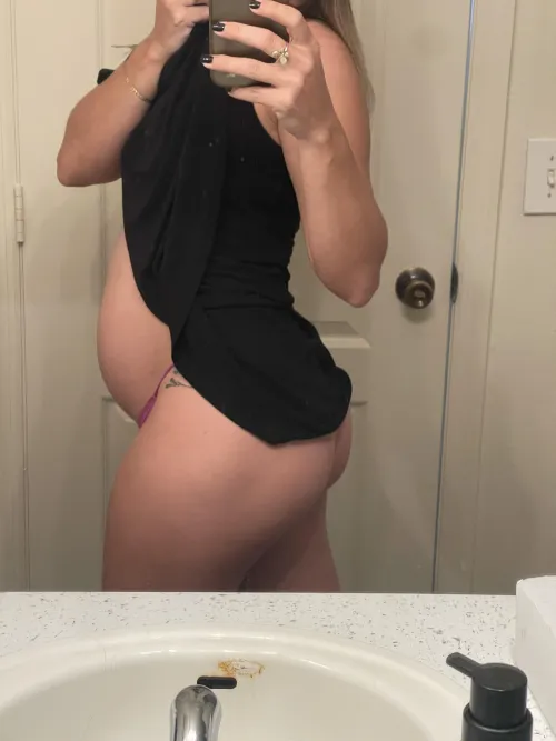 Thumbnail Pregnant Perks: Embracing the Growing Booty | hotnspicypair