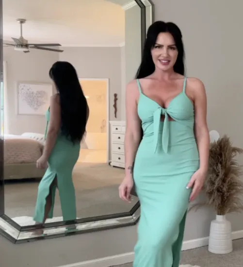 Thumbnail Sweet_babyLove0 Brightens Your Day with a 41F Tight Dress Revelation