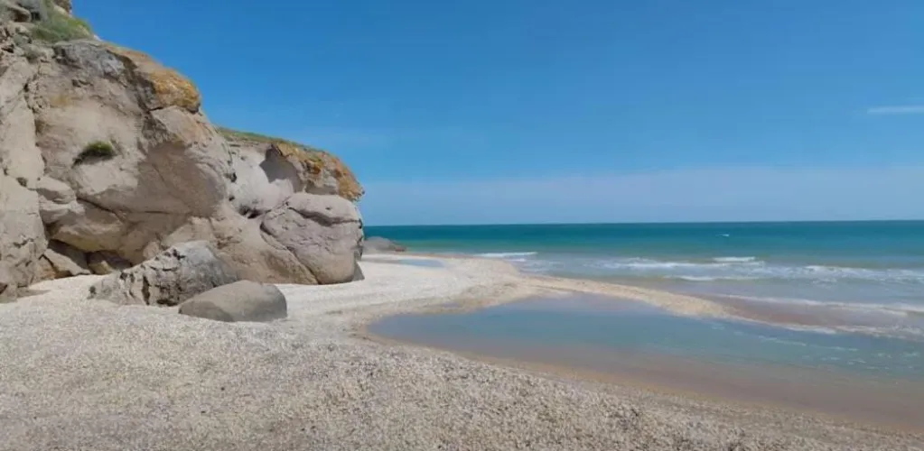 Thumbnail Serene Beauty: Discovering a Pebble Beach on the Black Sea