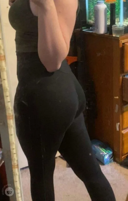 Thumbnail Booty Assessment - XxJustCathiexX Seeks Feedback in YogaPants