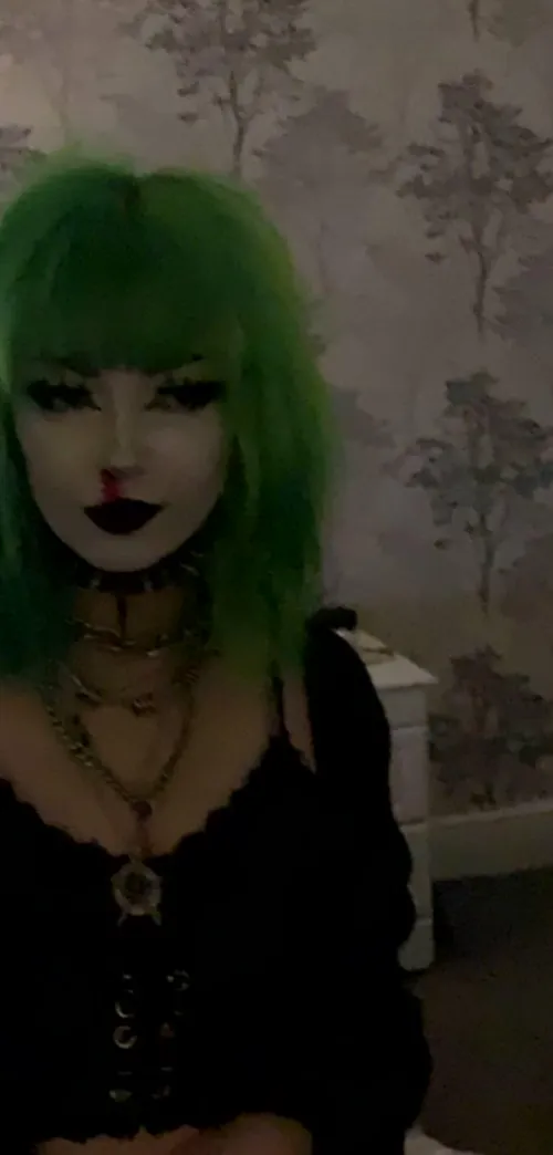 Thumbnail LivingDeadGothh's Allure: White Face, Dark Heart of PunkGirls