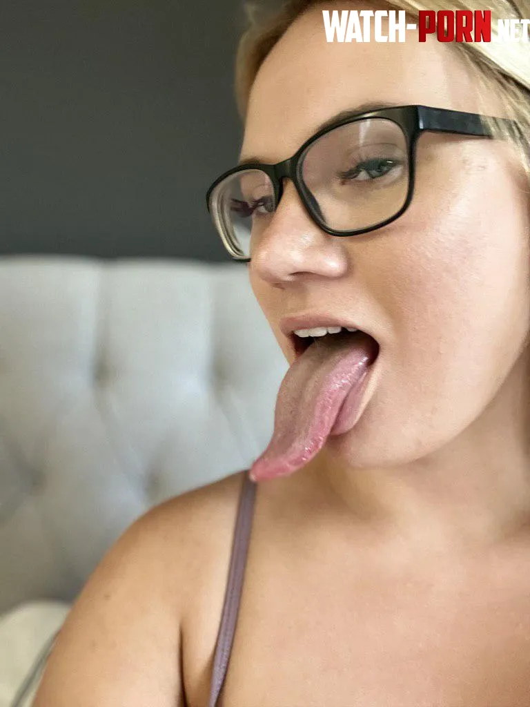 What would you like me to do with my tongue by jennyahegaoblonde