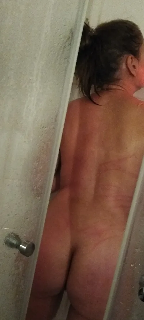 Thumbnail Scratches on My Back: Explore Deeper | classymilfkatja1