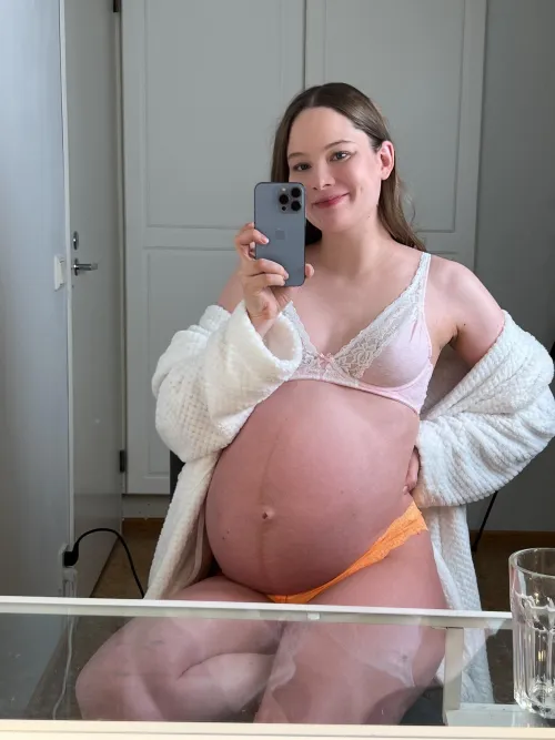 Thumbnail Pregnancy Reveal: Check out PreggoPorn by FutureMilfSophia