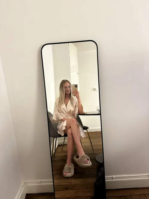 Thumbnail Innocence with a Twist: Revel in Micaelaroseee's MirrorSelfie