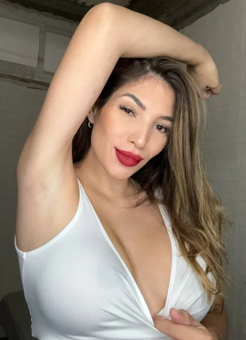 Thumbnail Would You Dare to Lick LouiseRamos' Armpit?